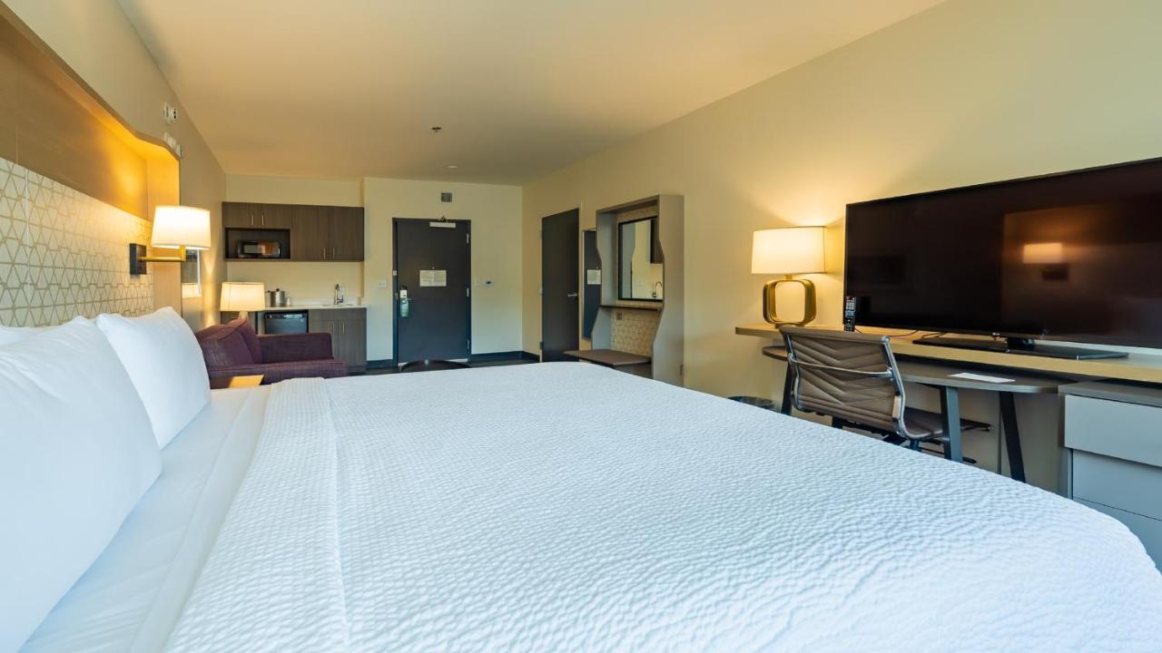 Courtyard By Marriott Atlanta Hotel