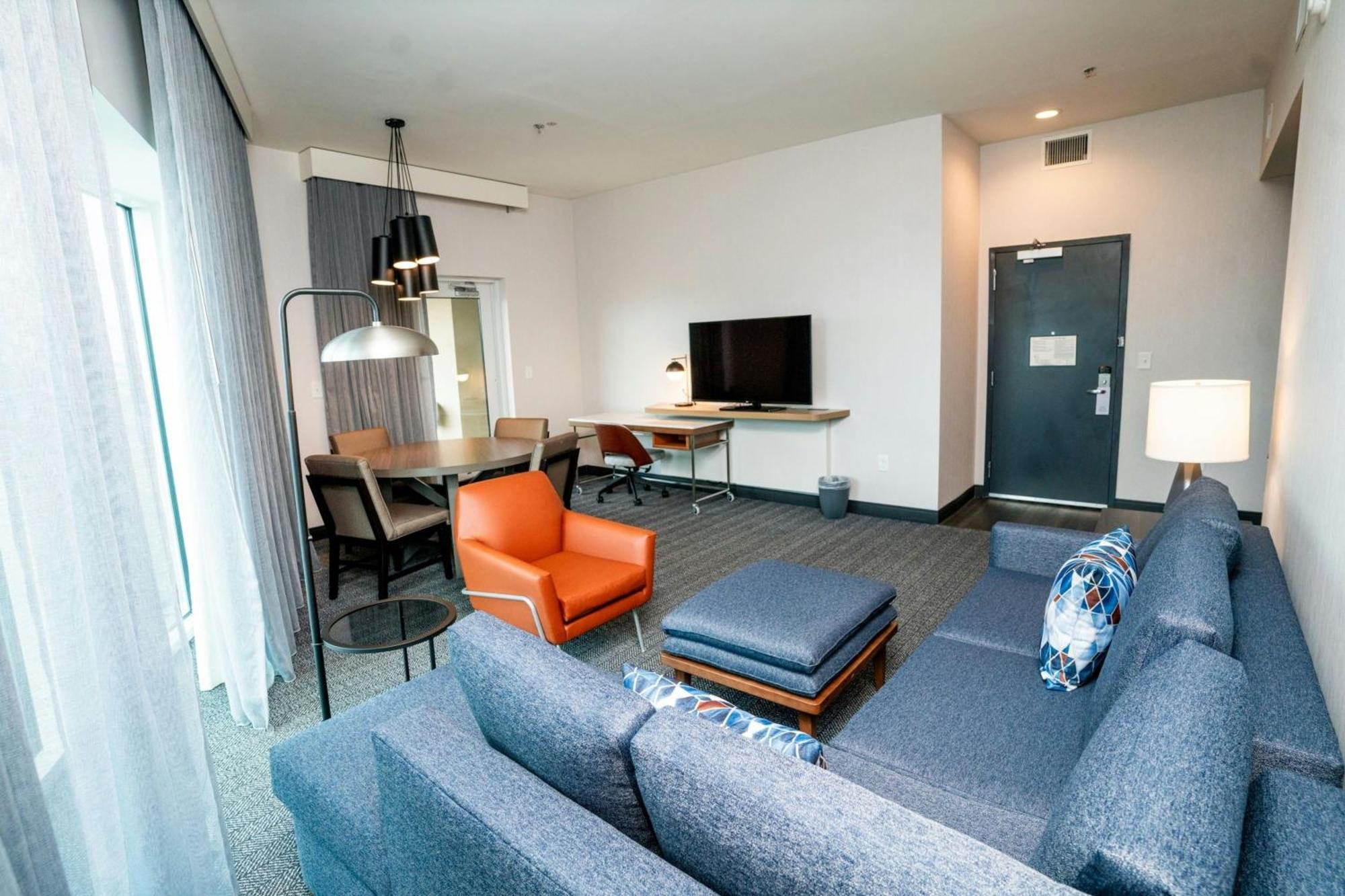 Courtyard By Marriott Atlanta Dunwoody
