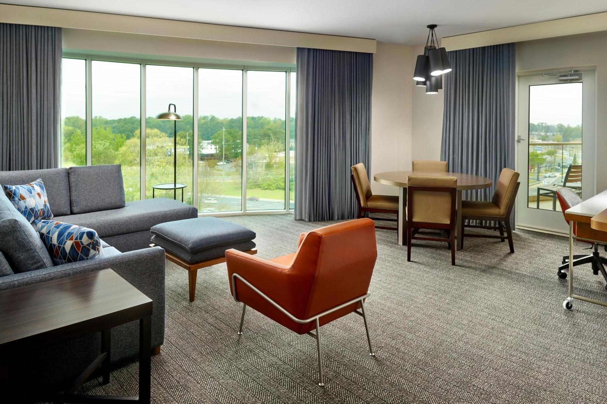 Courtyard By Marriott Atlanta Hotel