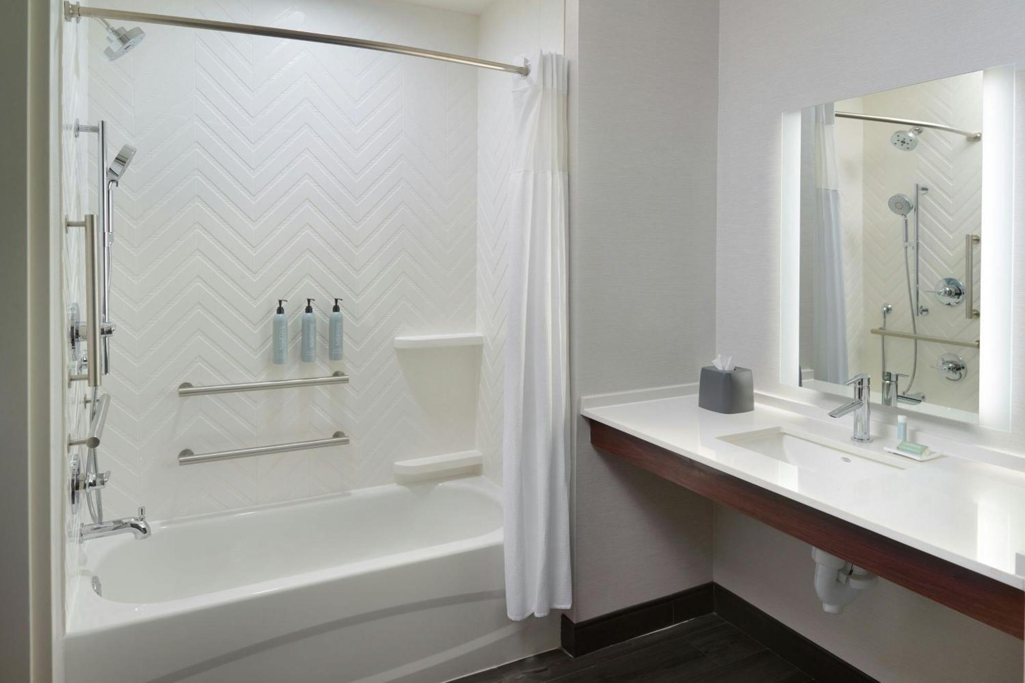 Courtyard By Marriott Atlanta Hotel
